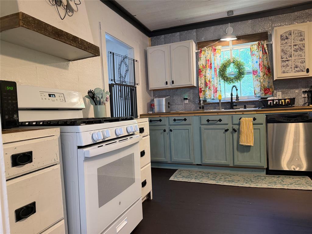 209 S Canton Street Property Photo 6
