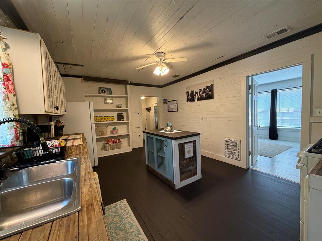 209 S Canton Street Property Photo 7