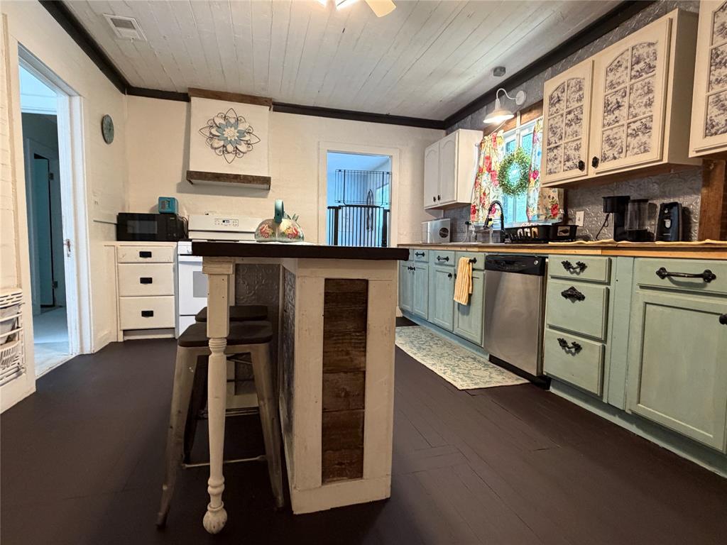 209 S Canton Street Property Photo 10