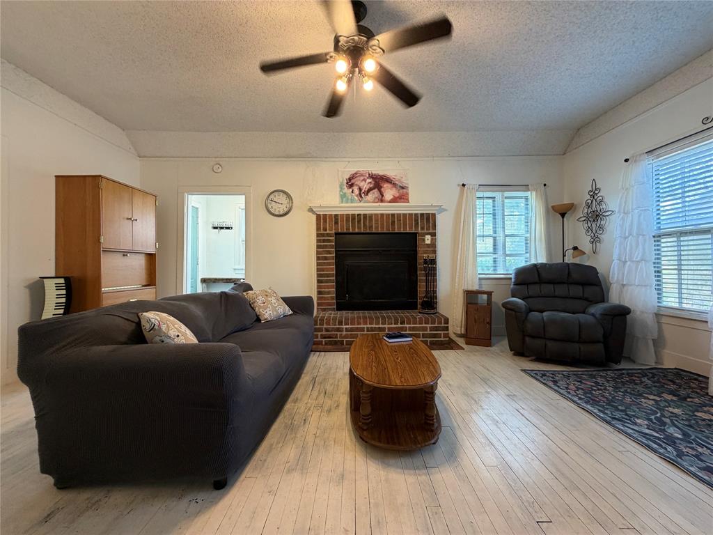 209 S Canton Street Property Photo 12