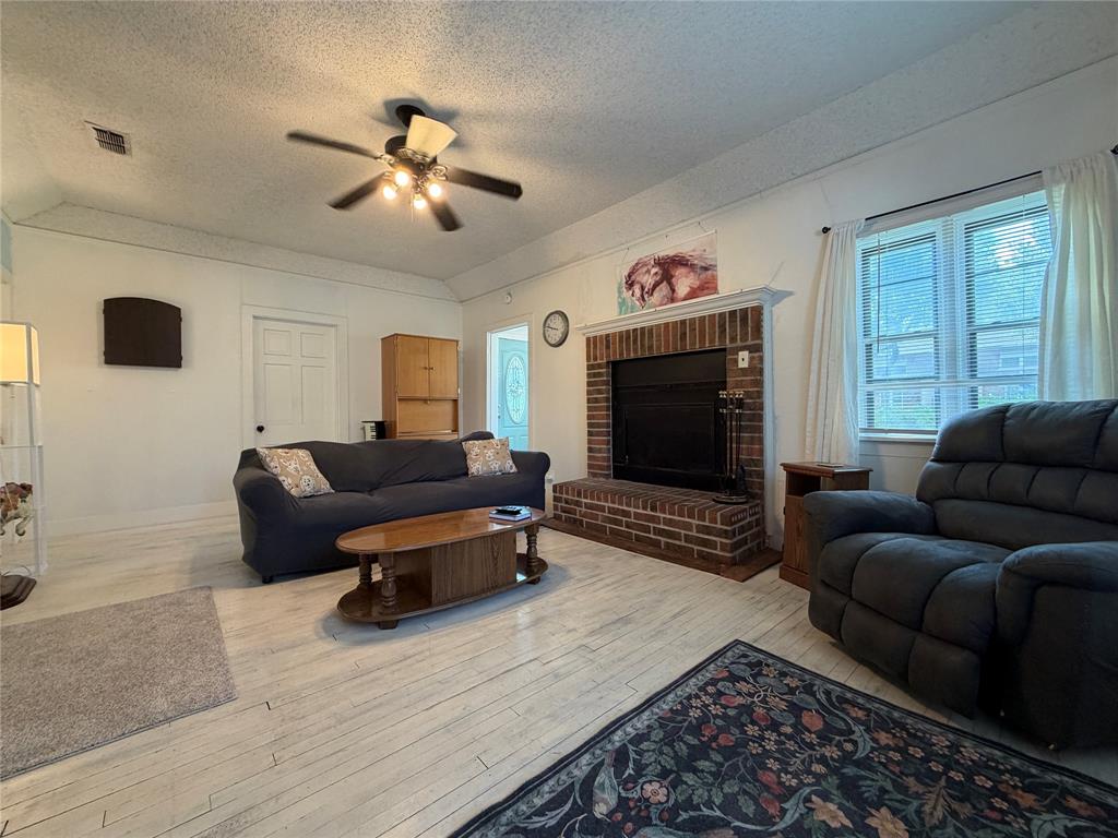 209 S Canton Street Property Photo 13