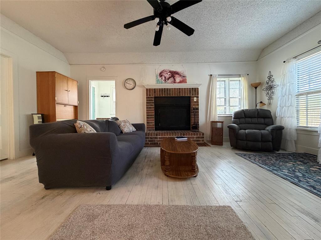 209 S Canton Street Property Photo 14