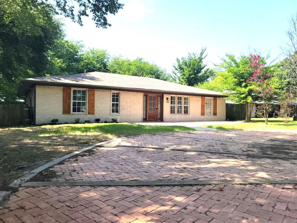 103 W Cayuga Drive Property Photo 2