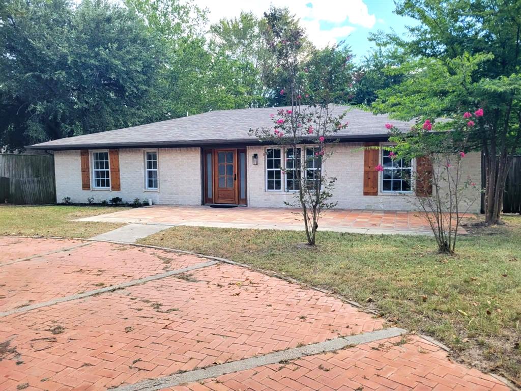 103 W Cayuga Drive Property Photo 3