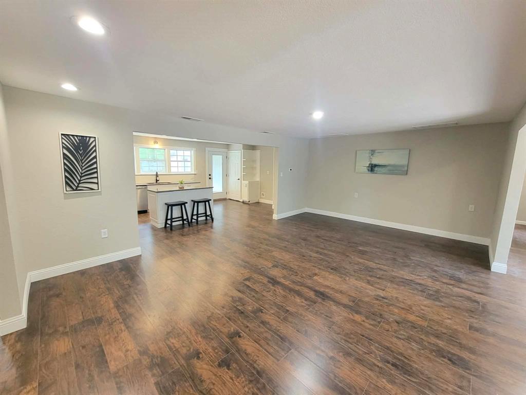 103 W Cayuga Drive Property Photo 7