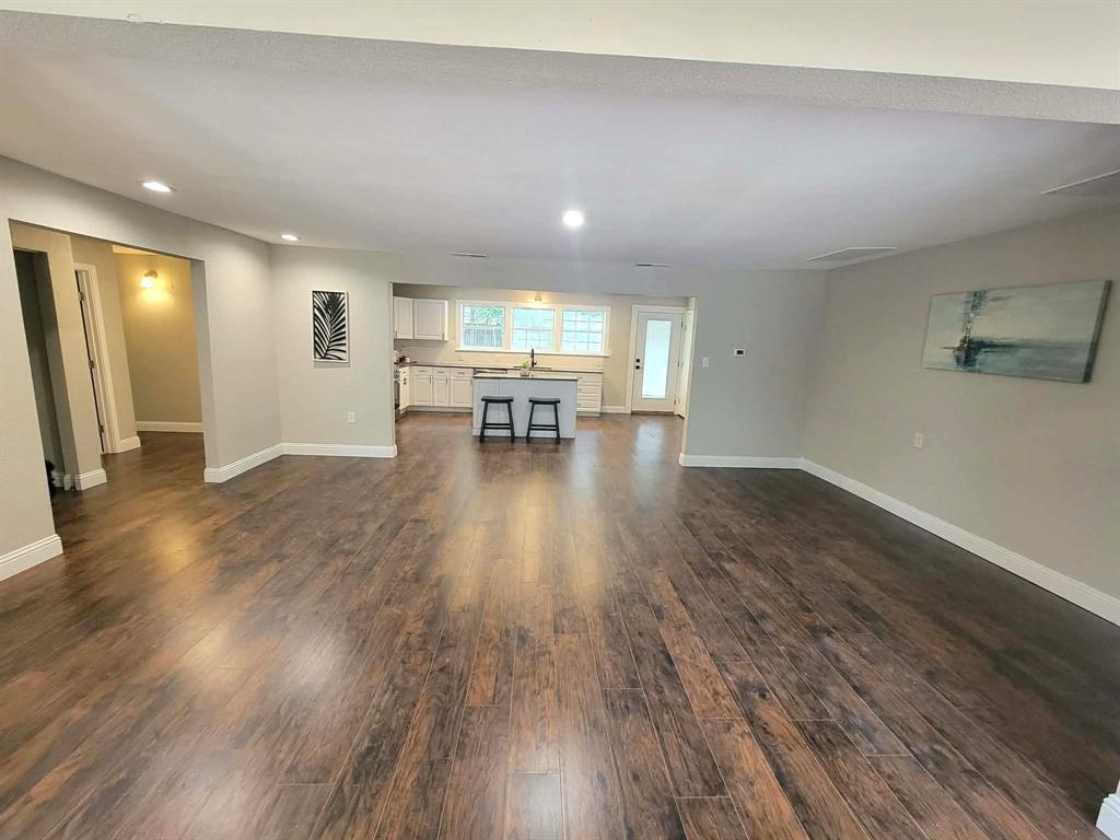 103 W Cayuga Drive Property Photo 8