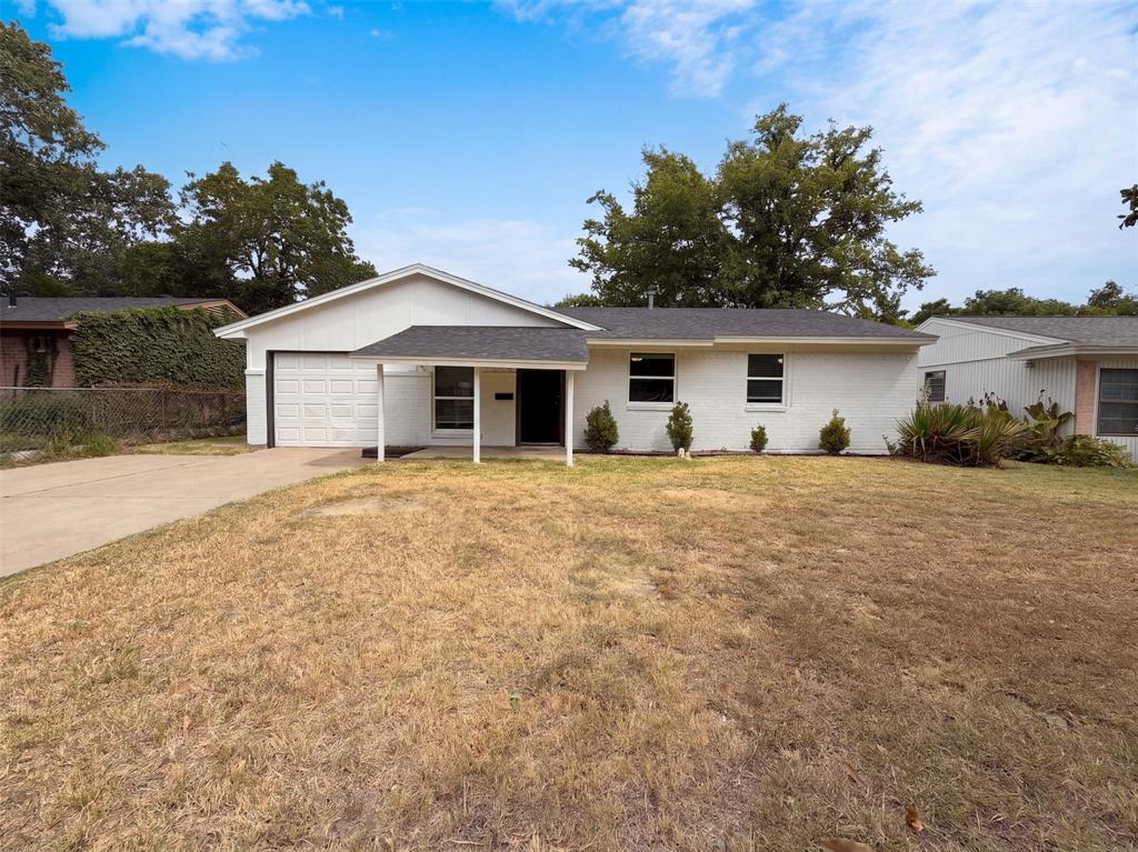 330 E Coral Way Property Photo 1