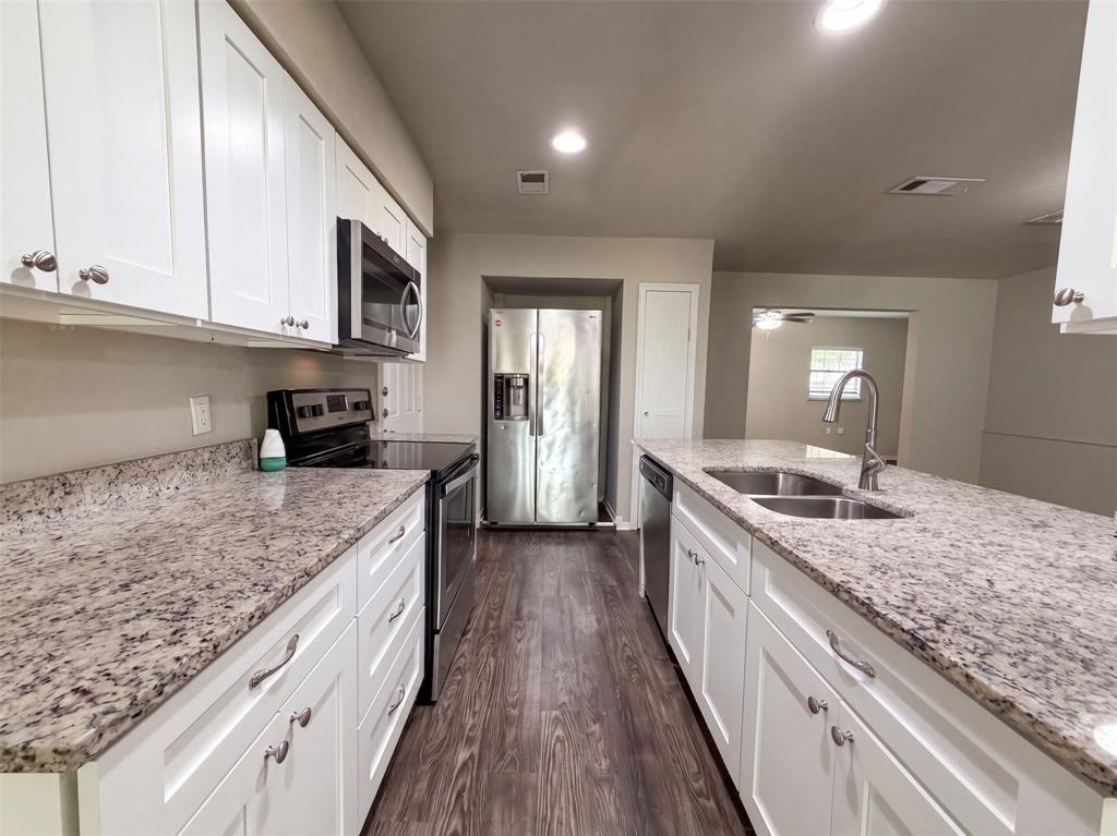 330 E Coral Way Property Photo 2