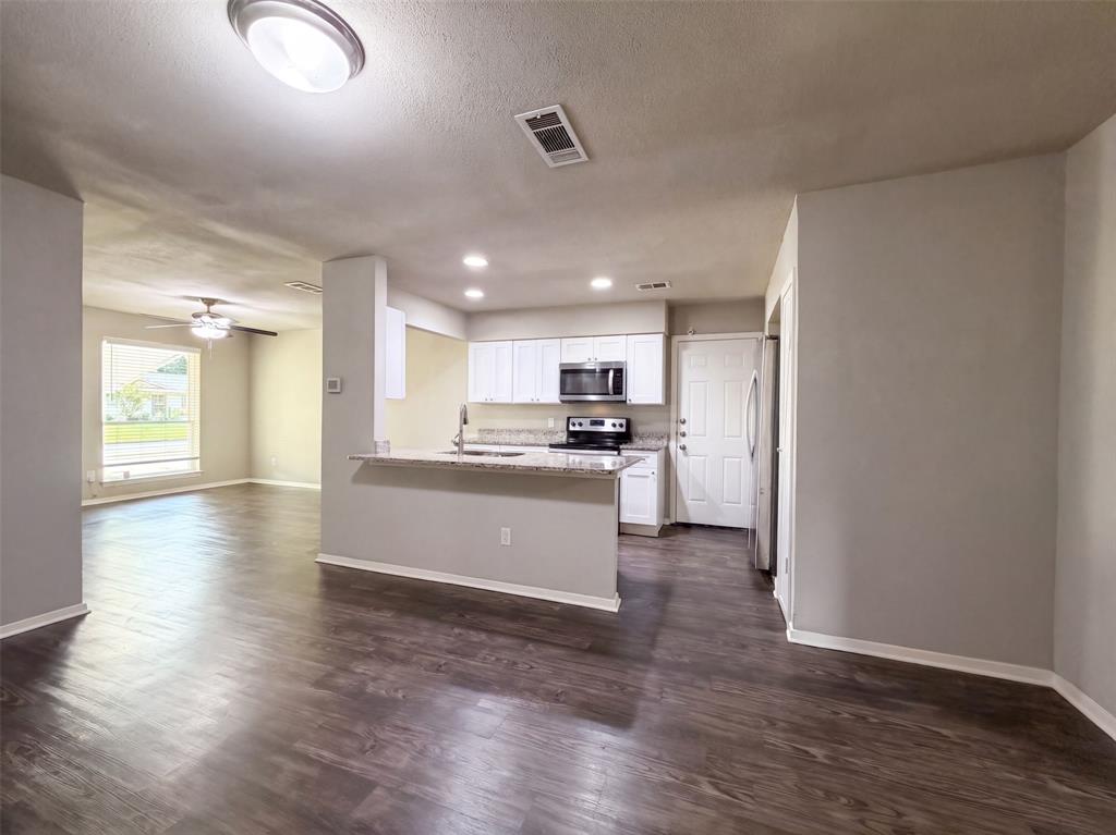 330 E Coral Way Property Photo 3