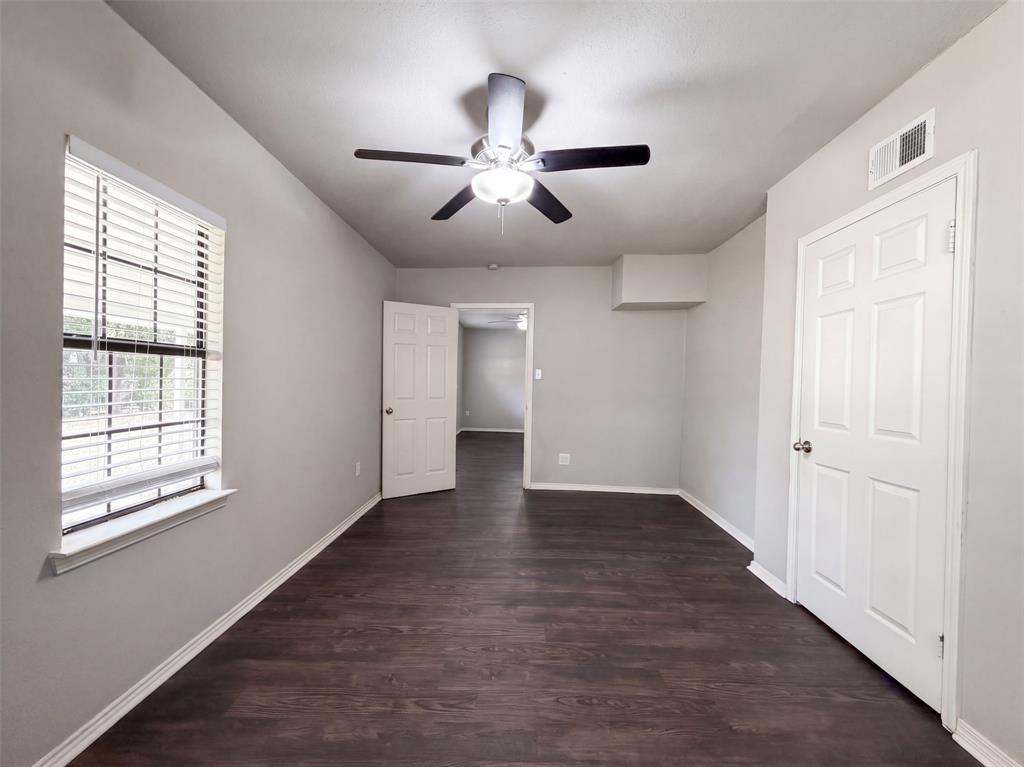 330 E Coral Way Property Photo 4