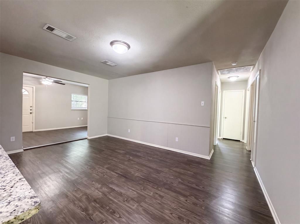 330 E Coral Way Property Photo 6