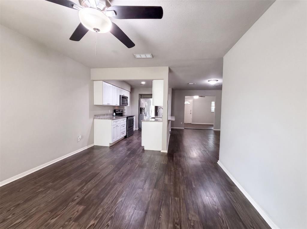 330 E Coral Way Property Photo 7