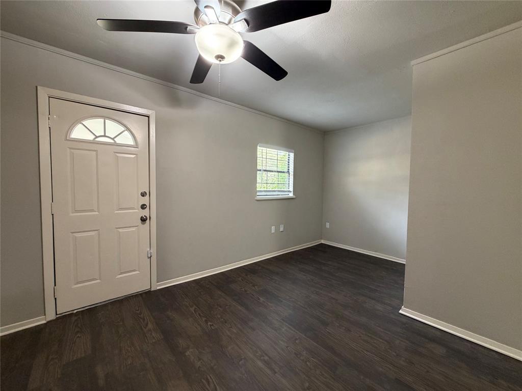 330 E Coral Way Property Photo 8