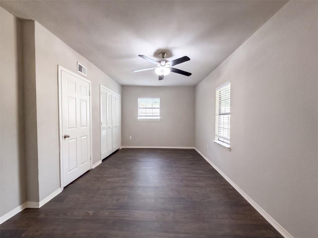 330 E Coral Way Property Photo 9