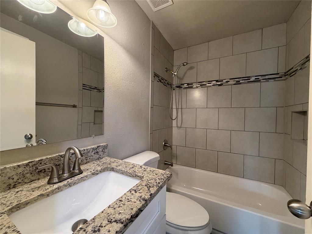 330 E Coral Way Property Photo 10