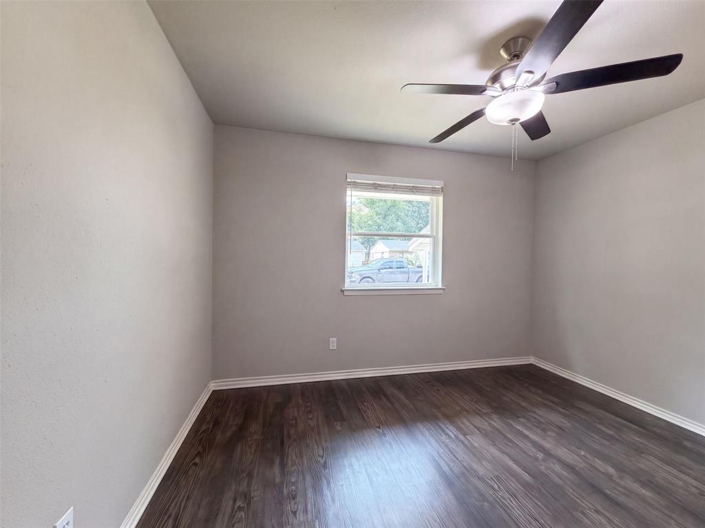 330 E Coral Way Property Photo 11