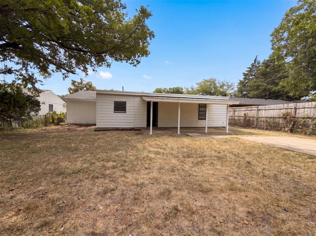 330 E Coral Way Property Photo 18