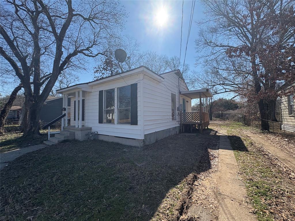622 W 75th Street Property Photo 2