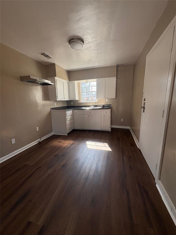 622 W 75th Street Property Photo 4