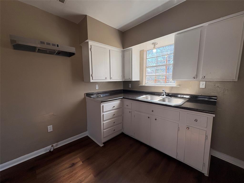 622 W 75th Street Property Photo 5