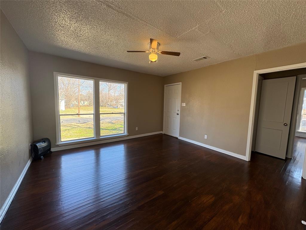 622 W 75th Street Property Photo 7