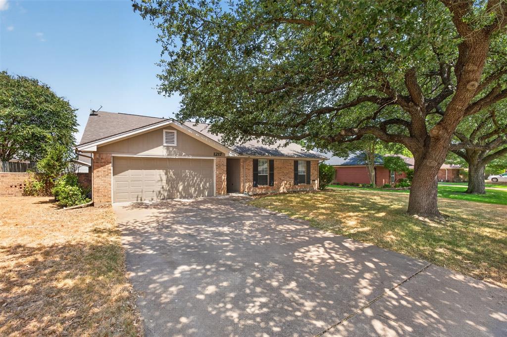 1217 Stonelake Drive Property Photo 2