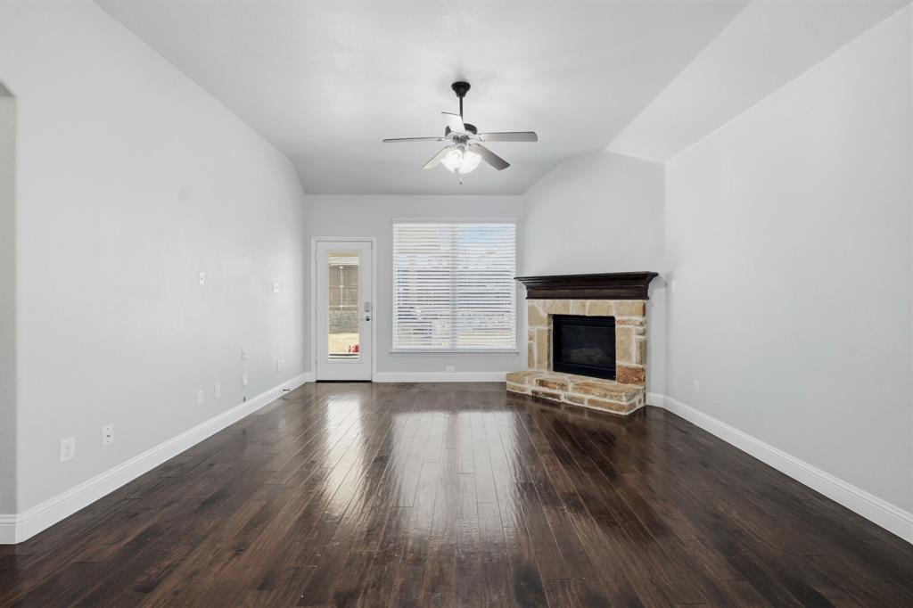 916 Llano Falls Drive Property Photo 8