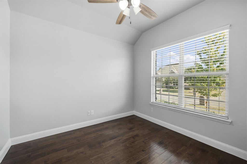 916 Llano Falls Drive Property Photo 14