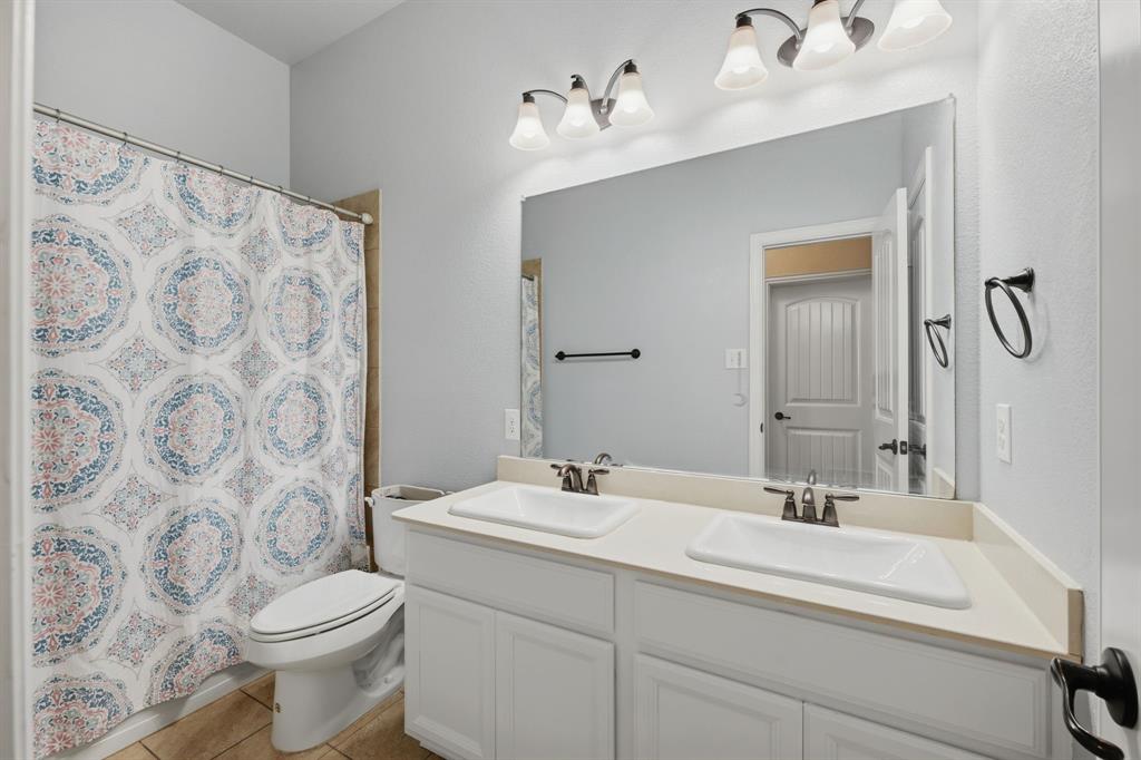 916 Llano Falls Drive Property Photo 23