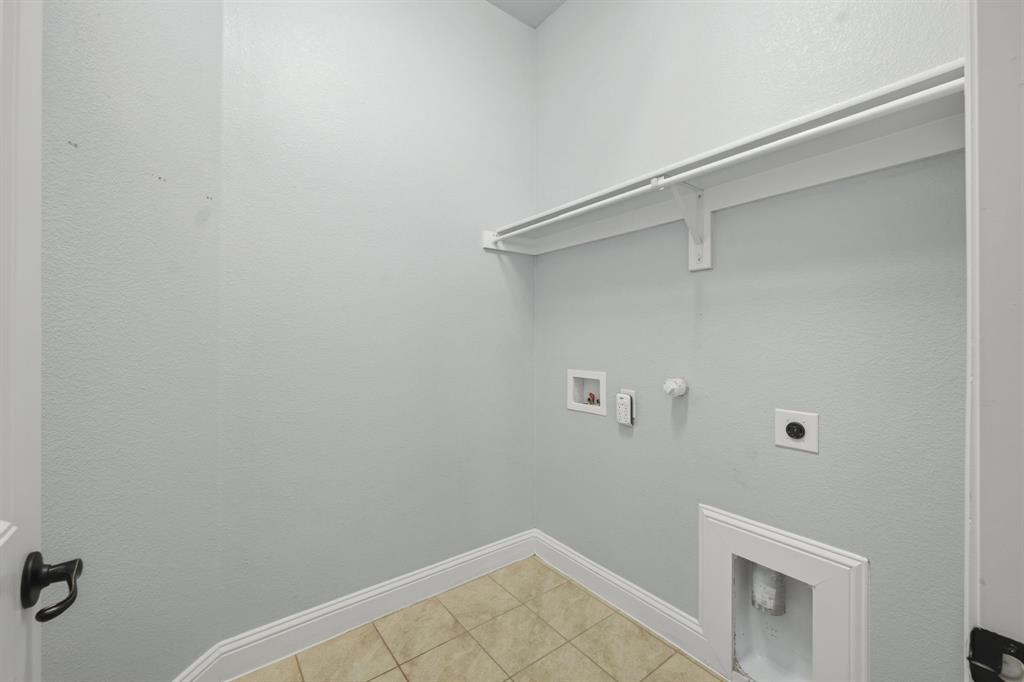 916 Llano Falls Drive Property Photo 28