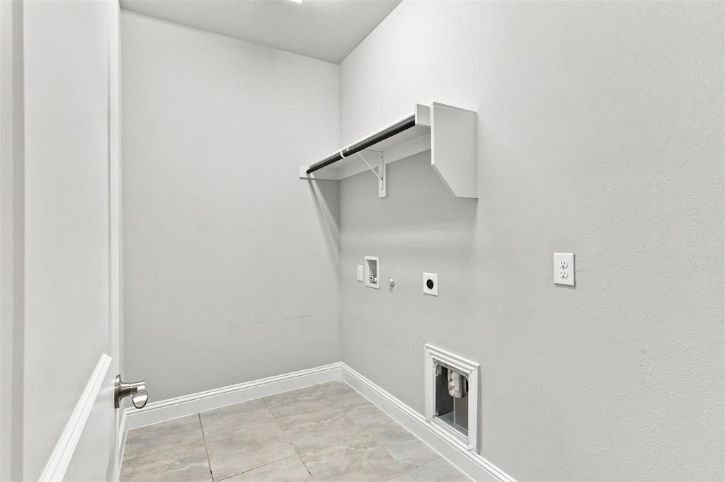 3233 Rolling Meadow Drive Property Photo 9
