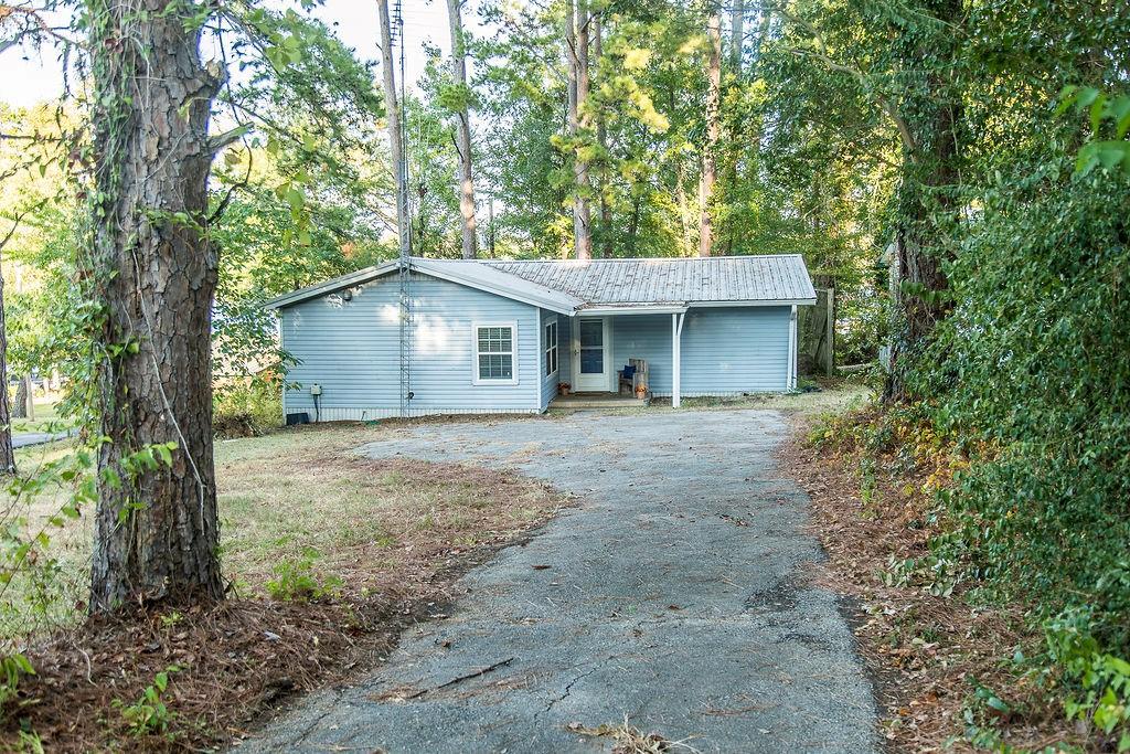 586 County Road 2298 Property Photo 3
