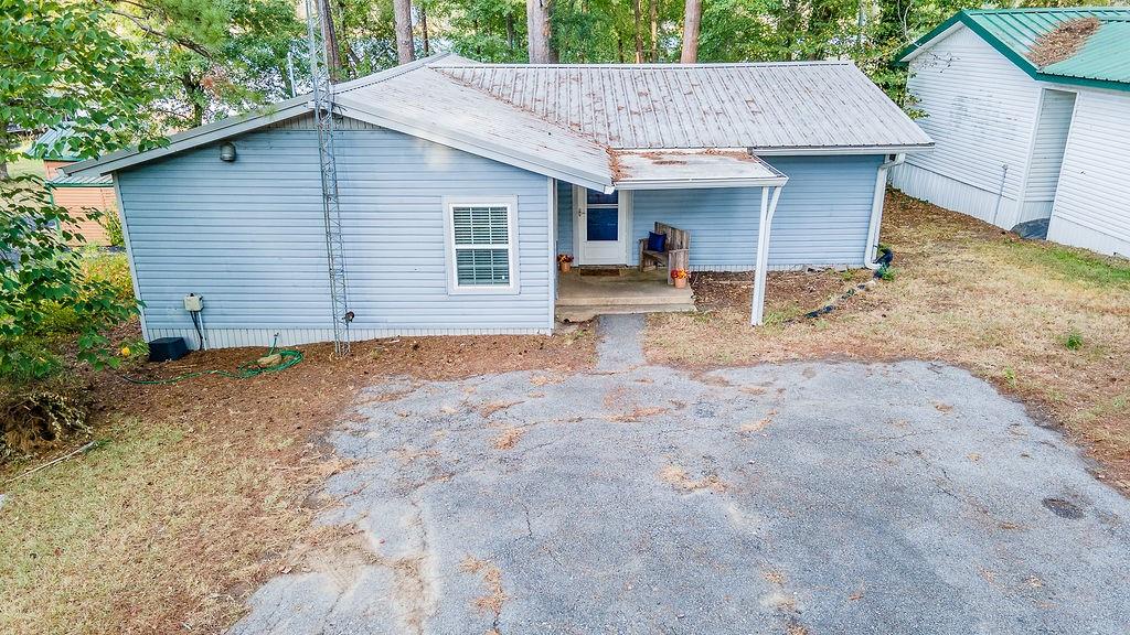 586 County Road 2298 Property Photo 4
