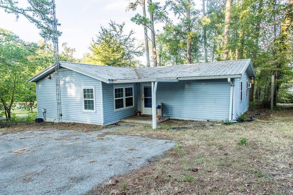 586 County Road 2298 Property Photo 5