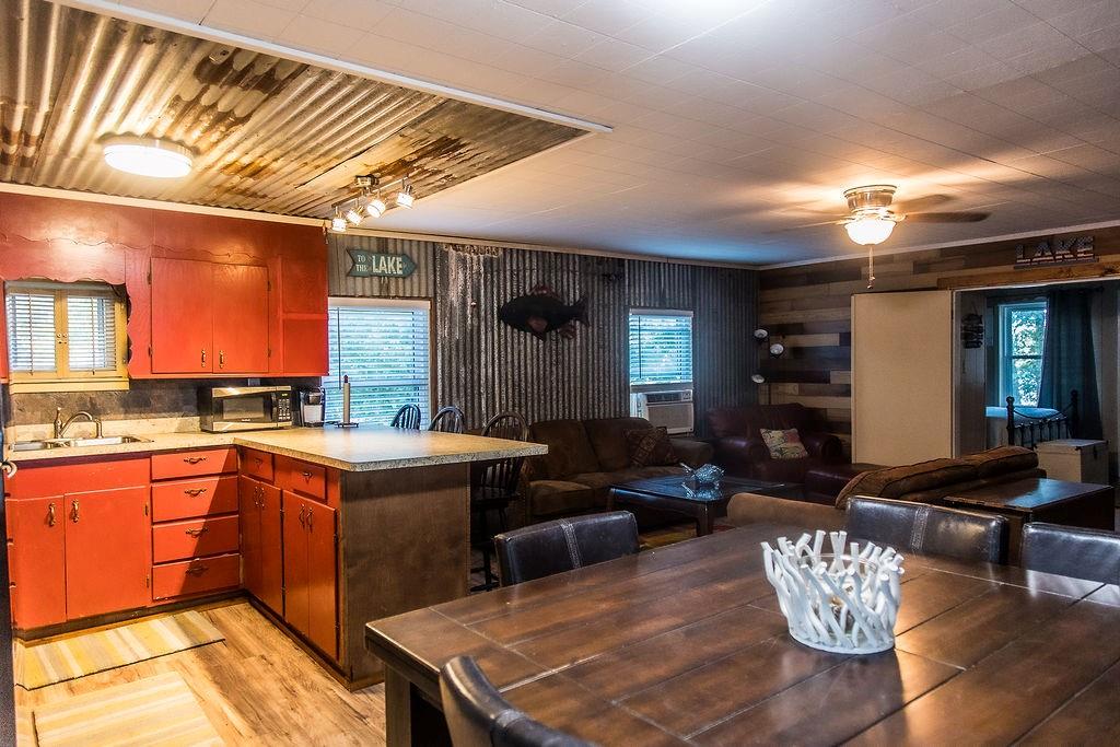 586 County Road 2298 Property Photo 11
