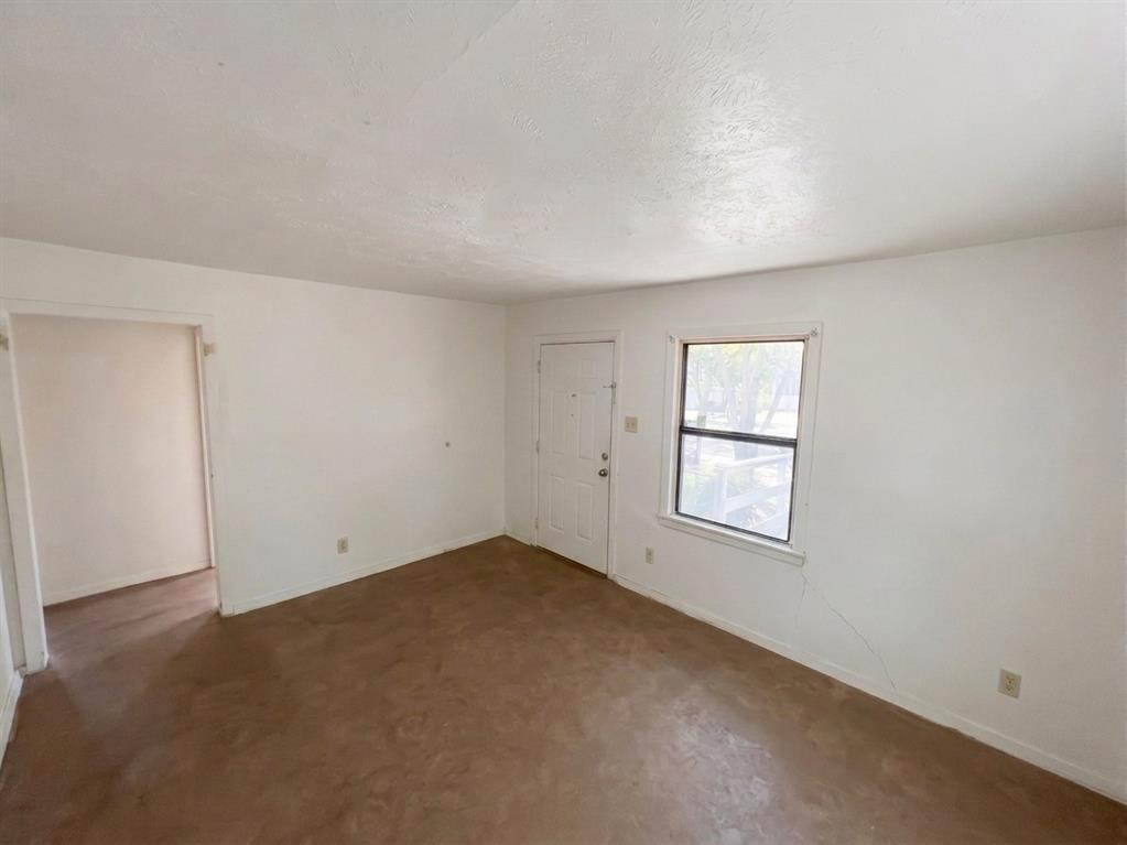 2311 Village Way Property Photo 8