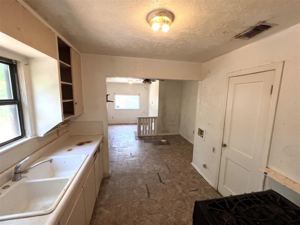 2311 Village Way Property Photo 13
