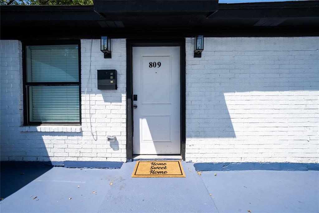 809 W Broadus Street Property Photo 1