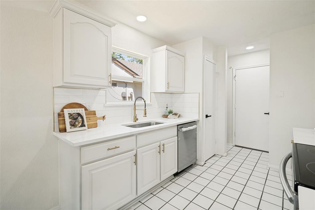 201 Mapleridge Drive Property Photo 10