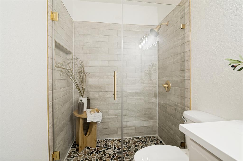 201 Mapleridge Drive Property Photo 18