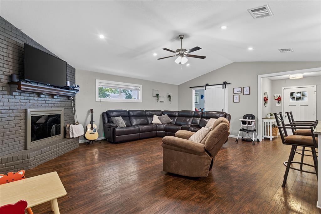 2400 Kent Circle Property Photo 4