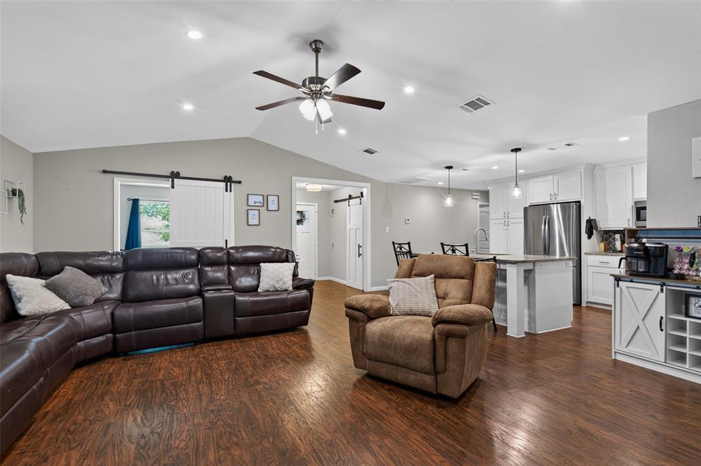2400 Kent Circle Property Photo 6