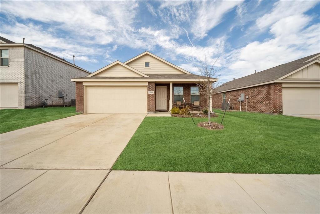1005 Crestview Drive Property Photo 1
