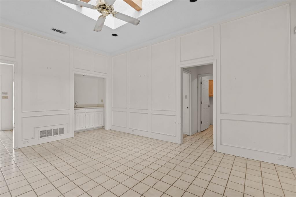 2703 Devonshire Drive Property Photo 9