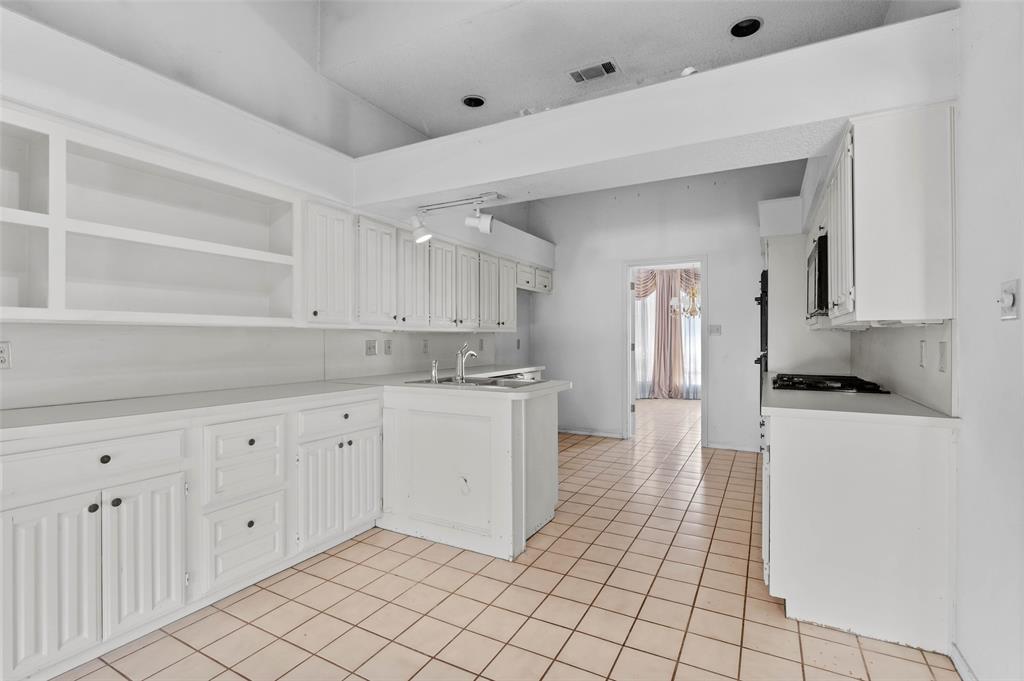 2703 Devonshire Drive Property Photo 12