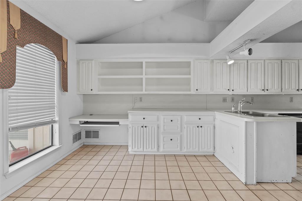2703 Devonshire Drive Property Photo 13