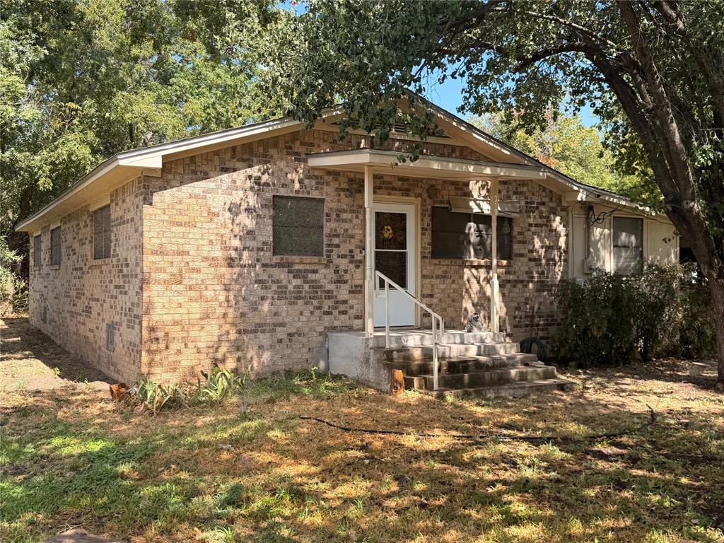 319 S Fisher Street Property Photo 6