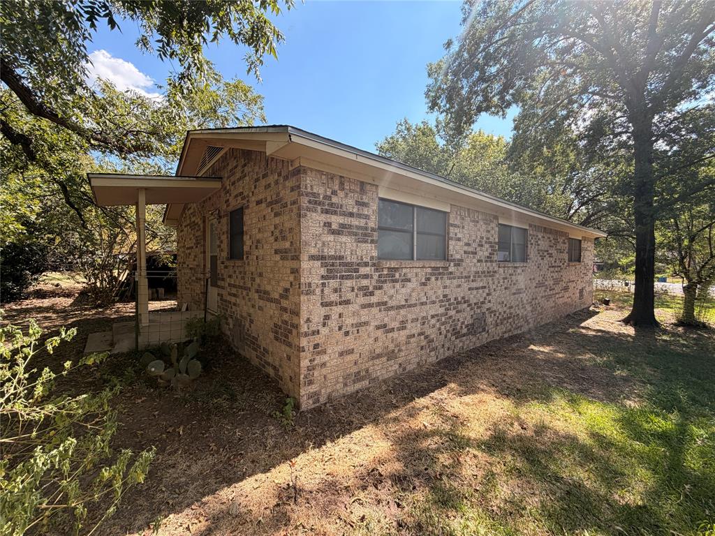 319 S Fisher Street Property Photo 7