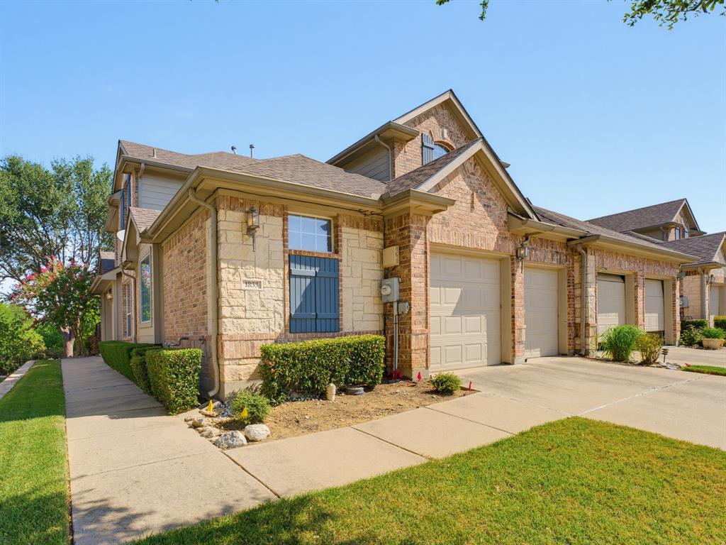 1833 Brookview Drive Property Photo 2