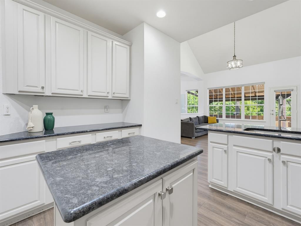 1833 Brookview Drive Property Photo 10